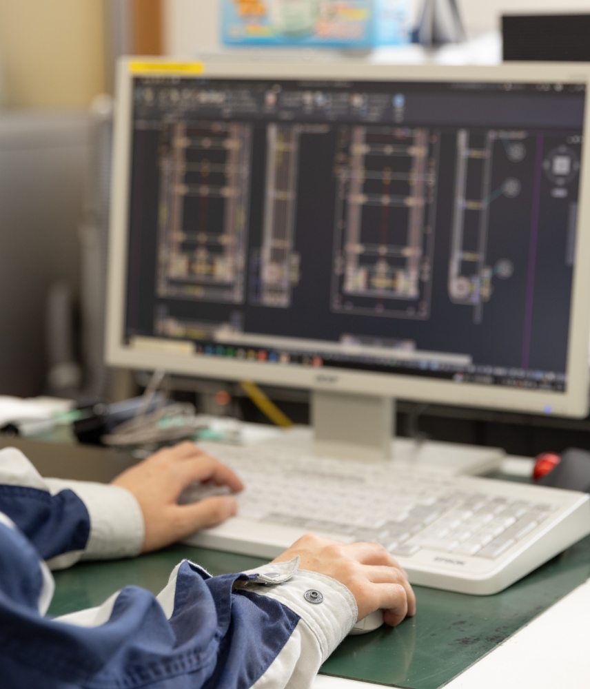 生産技術部での作業風景