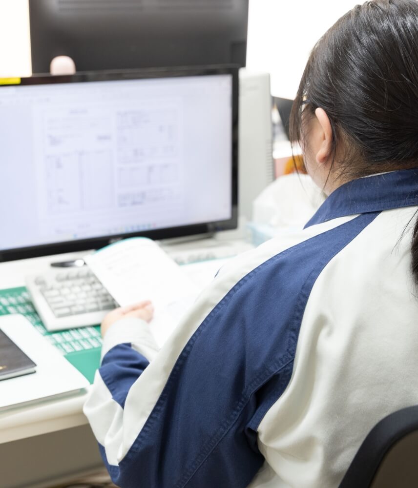 営業部での作業風景